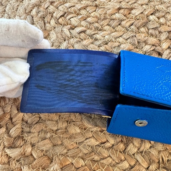 Chanel key case caviar leather with the iconic CC logo embossed on the front. - Picture 9 of 15